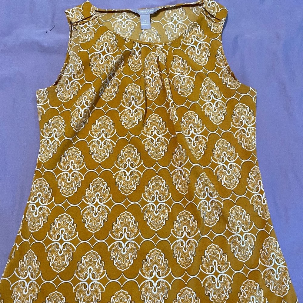 Banana Republic sleeveless blouse (S)